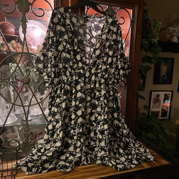 Shein curve dress - Picture 1 of 2